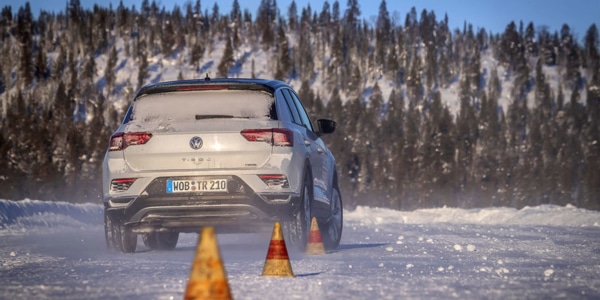 Test de freinage des pneus hiver SUV avec la Volkswagen T-Roc