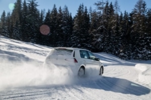 Test pneu hiver 2019 : L’argus teste les pneus hiver en freinage sur neige