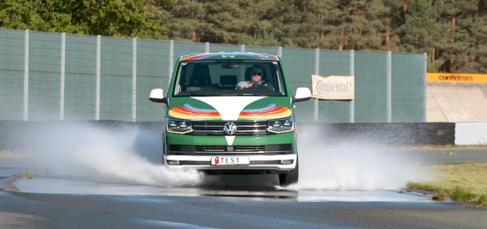 Test pneu 4 saisons Volkswagen T6 : adhérence et freinage sur route mouillée